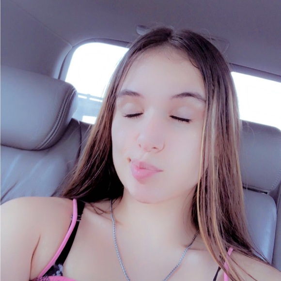 Meet your Posher, Lainey - Picture 1 of 1